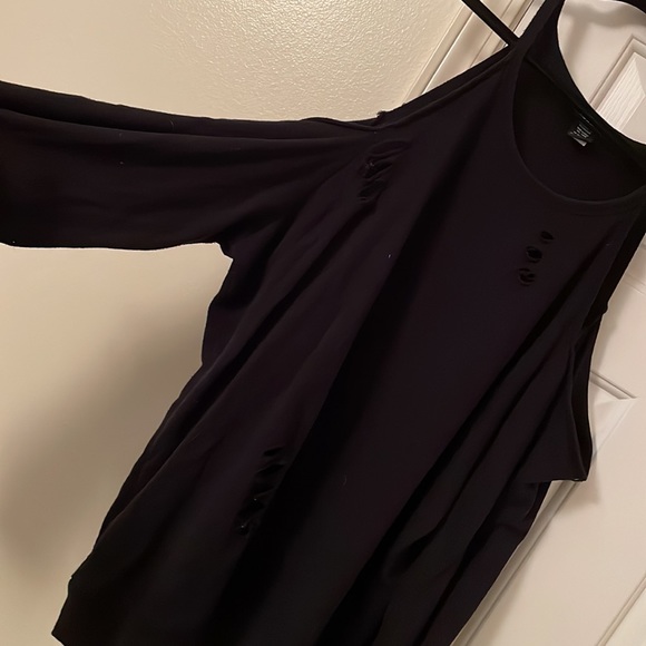 Torrid cold shoulder top - Picture 2 of 5